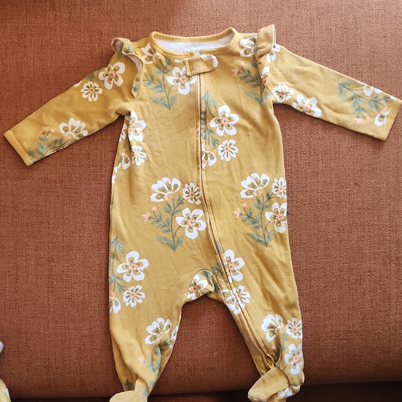 Long Sleeve onesie bundle - Picture 2 of 3